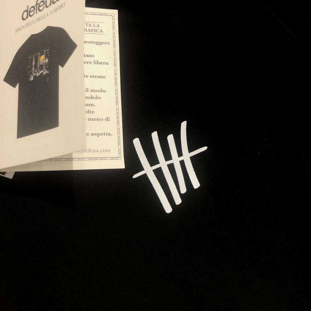 Defeua® COPY & RIGHTS, la t-shirt nera con Topolino e il valore della libertà creativa - dettaglio fronte