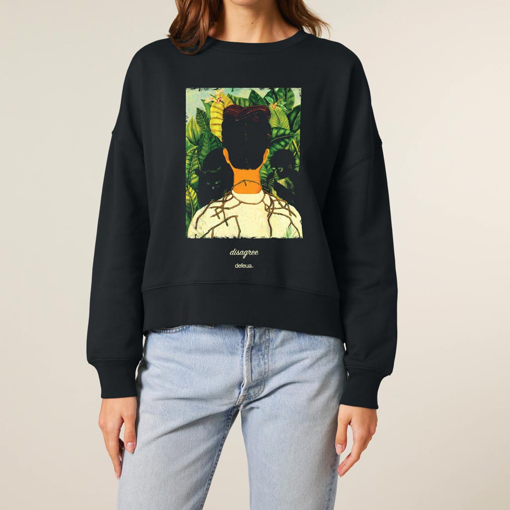 Defeua, DISAGREE la felpa dal taglio boxy e le spalle ribassate in 100% cotone biologico su Frida Kahlo