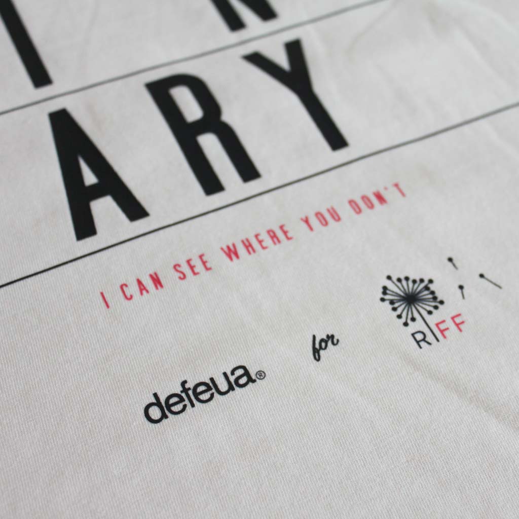 VISIONARY la t-shirt dei visionari in cotone organico, colore bianco vintage - dettaglio logo Defeua e Riviera Film Festival