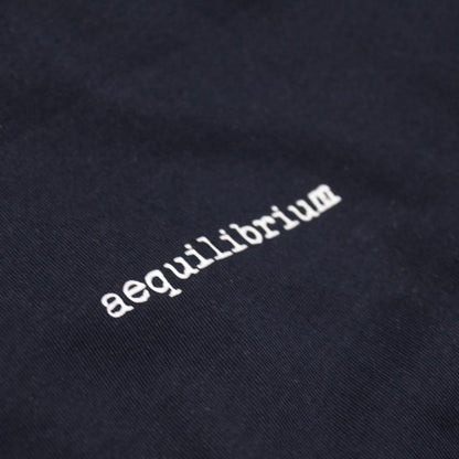 Defeua AEQUILIBRIUM. T-shirt GEN Z unisex serenità - french navy blu - 100% cotone biologico-dettaglio scritta