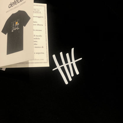 Defeua® COPY & RIGHTS, la t-shirt nera con Topolino e il valore della libertà creativa - dettaglio fronte