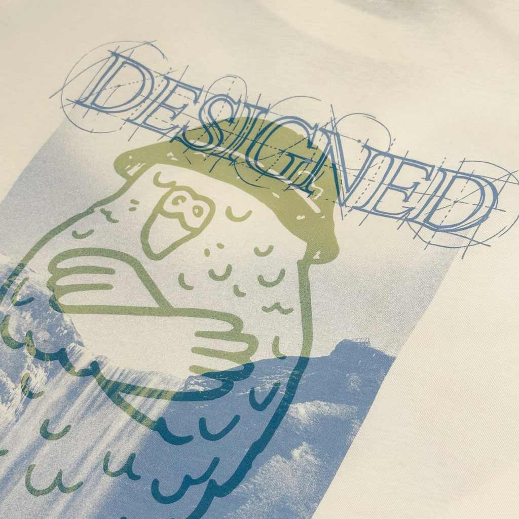 Dettaglio retro della T-shirt streetwear cotone biologico FEEL LIGHT, illustrazione kakapo e scritta designed