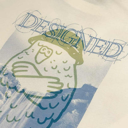 Dettaglio retro della T-shirt streetwear cotone biologico FEEL LIGHT, illustrazione kakapo e scritta designed