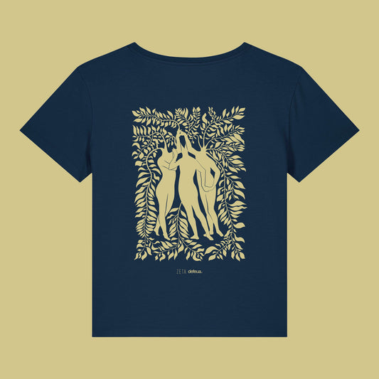 T-shirt Defeua donna in cotone biologico FEMMES, con grafica sulla femminilità ispirata alle Tre Grazie di Botticelli. Grafica sul retro della t-shirt