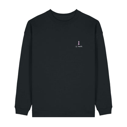 Defeua QUEEN, felpa oversize nera sulla forza delle donne, lato frontale logo