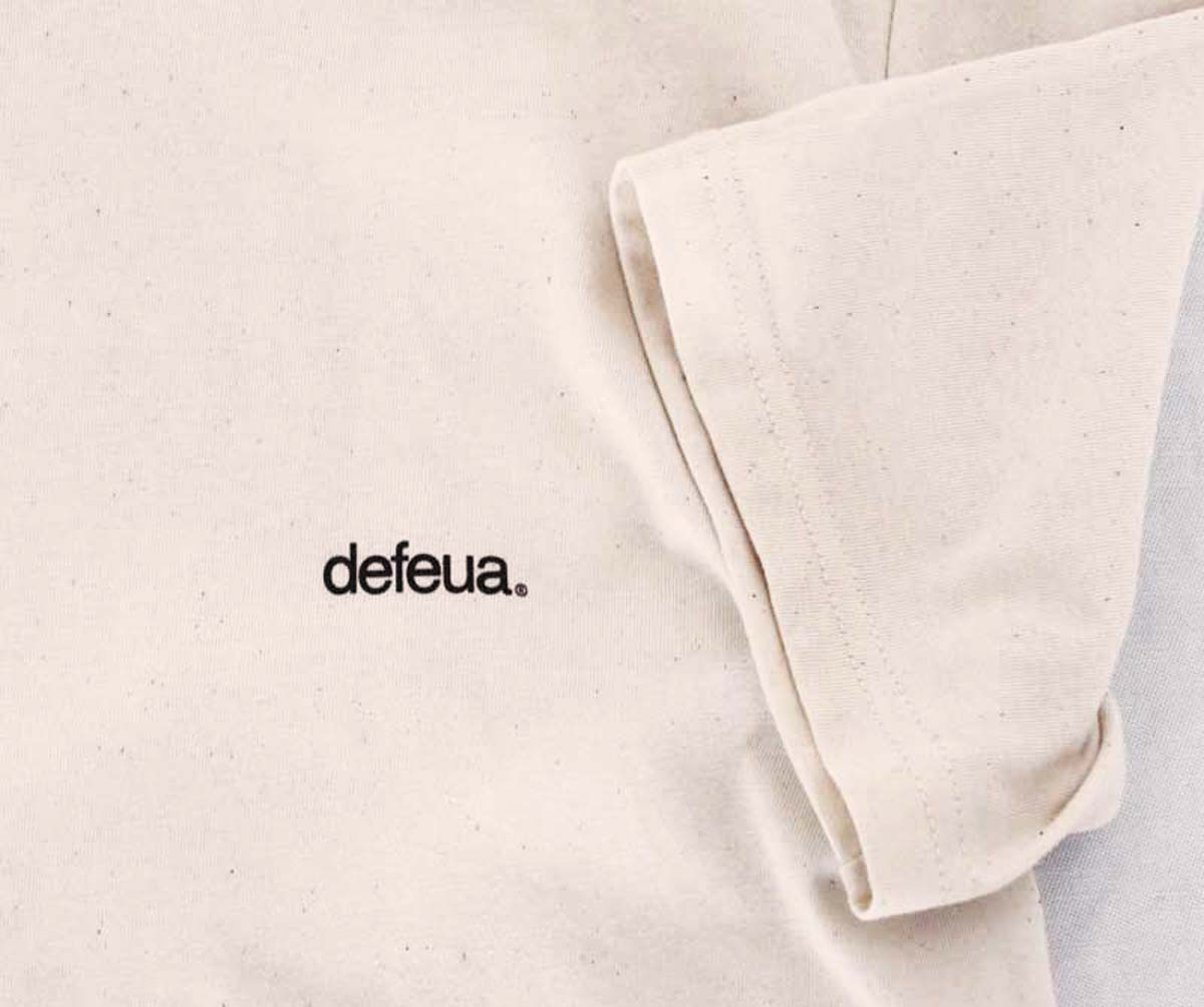 T-shirt Defeua colore Natural con logo